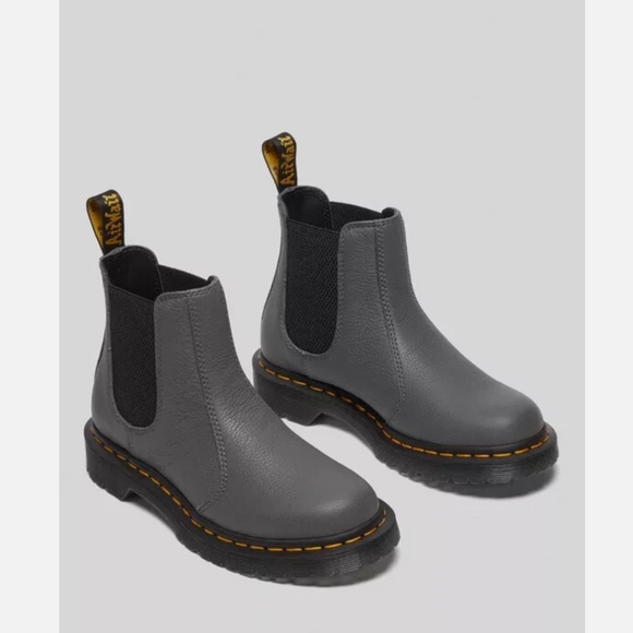 Dr. Martens 2976 Women US 10 Gray Virginia Leather Chelsea Boots New with tags - Picture 1 of 15
